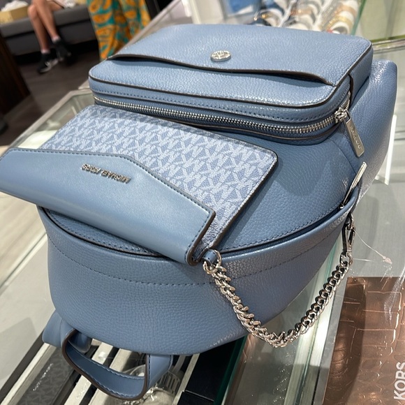 MICHAEL KORS Maisie Medium Pebbled Leather 2-in-1 Backpack
Denim
NWT - Picture 15 of 16